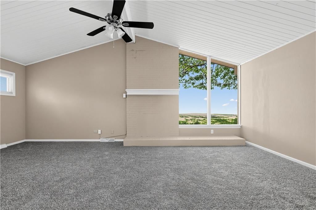 Photo 11 of 31 - 7415 W 61st Street, Overland Park, KS 66202