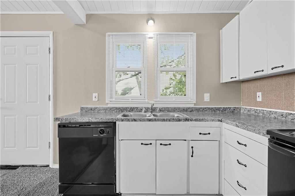 Photo 13 of 31 - 7415 W 61st Street, Overland Park, KS 66202