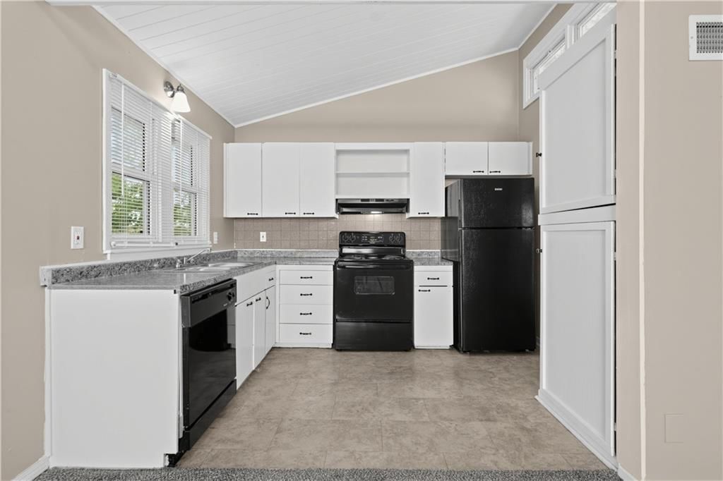Photo 14 of 31 - 7415 W 61st Street, Overland Park, KS 66202