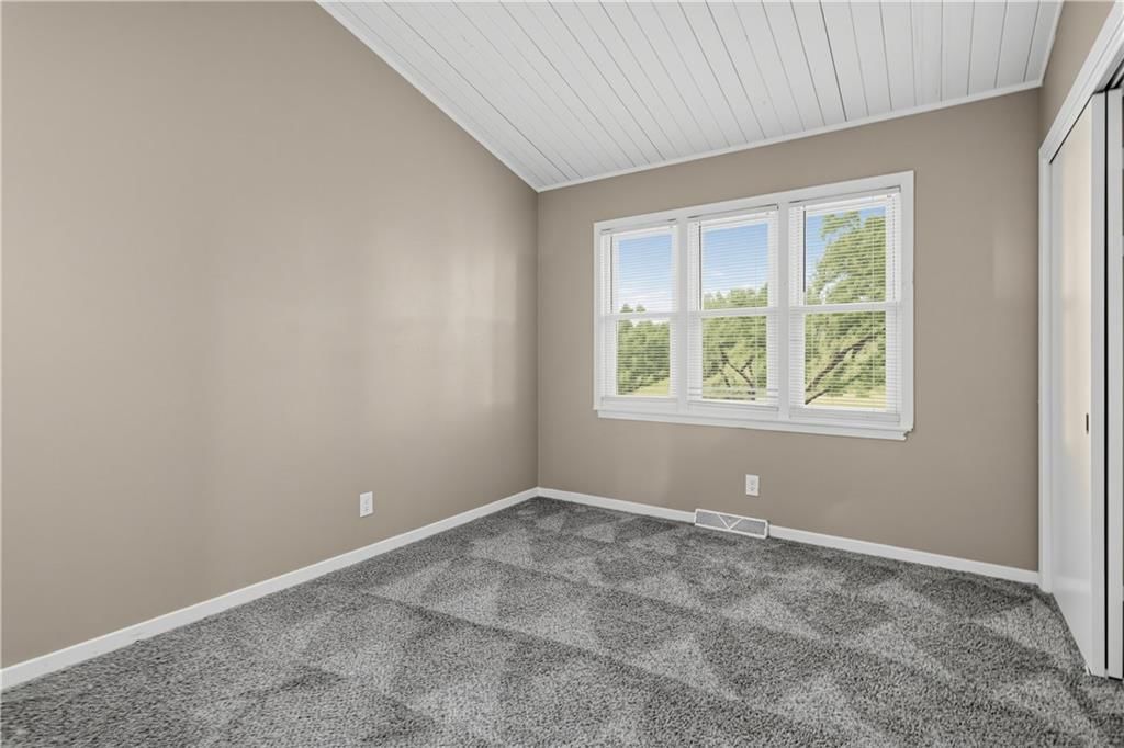 Photo 17 of 31 - 7415 W 61st Street, Overland Park, KS 66202