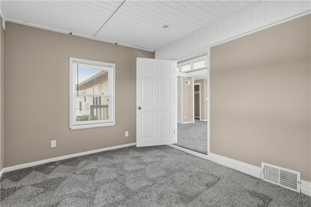 Photo 18 of 31 - 7415 W 61st Street, Overland Park, KS 66202