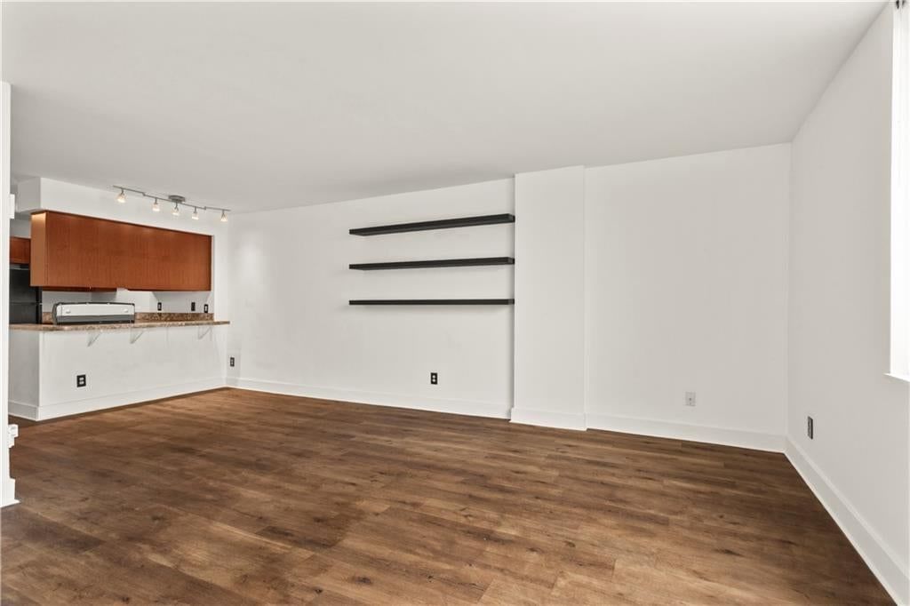 600 E 8TH Street — photo 14