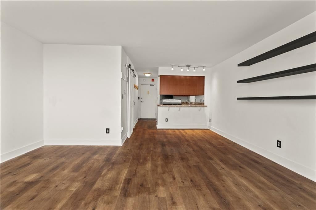 600 E 8TH Street — photo 20