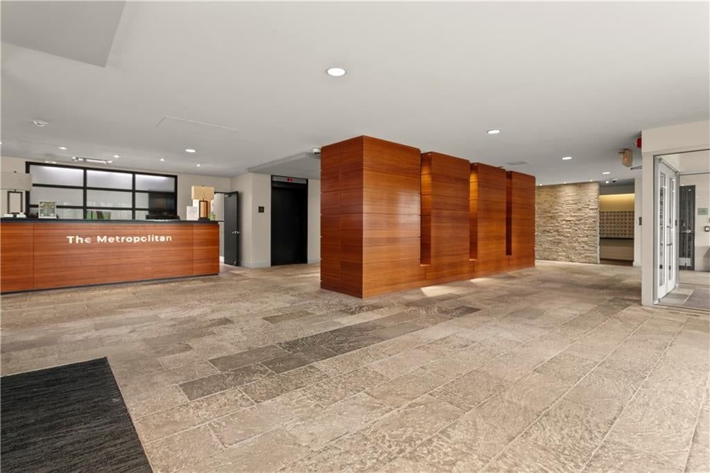 600 E 8TH Street — photo 23