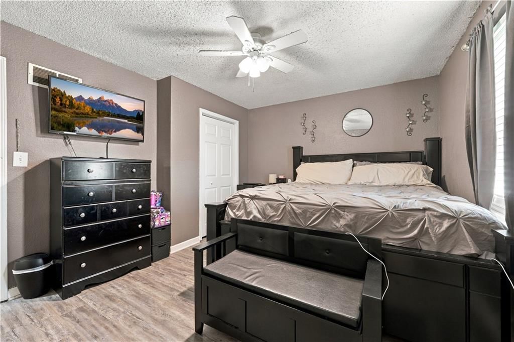 Photo 9 of 23 - 18909 E 30th Terrace, Independence, MO 64057