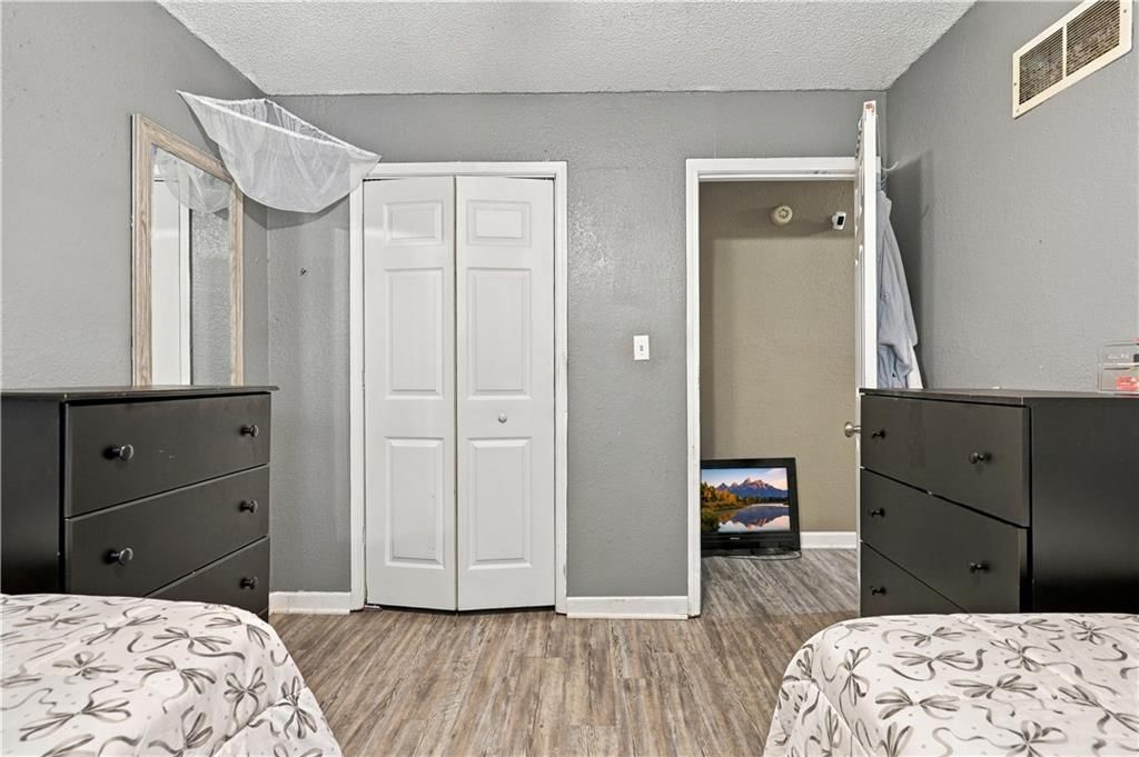 Photo 12 of 23 - 18909 E 30th Terrace, Independence, MO 64057