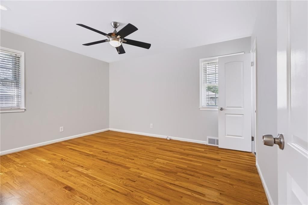9800 Walmer Street — photo 21