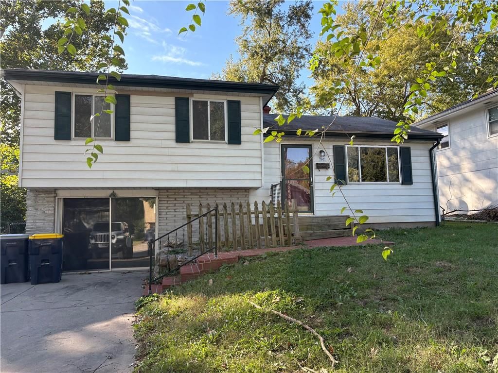 Photo 3 of 19 - 4724 N Bristol Avenue, Kansas City, MO 64117