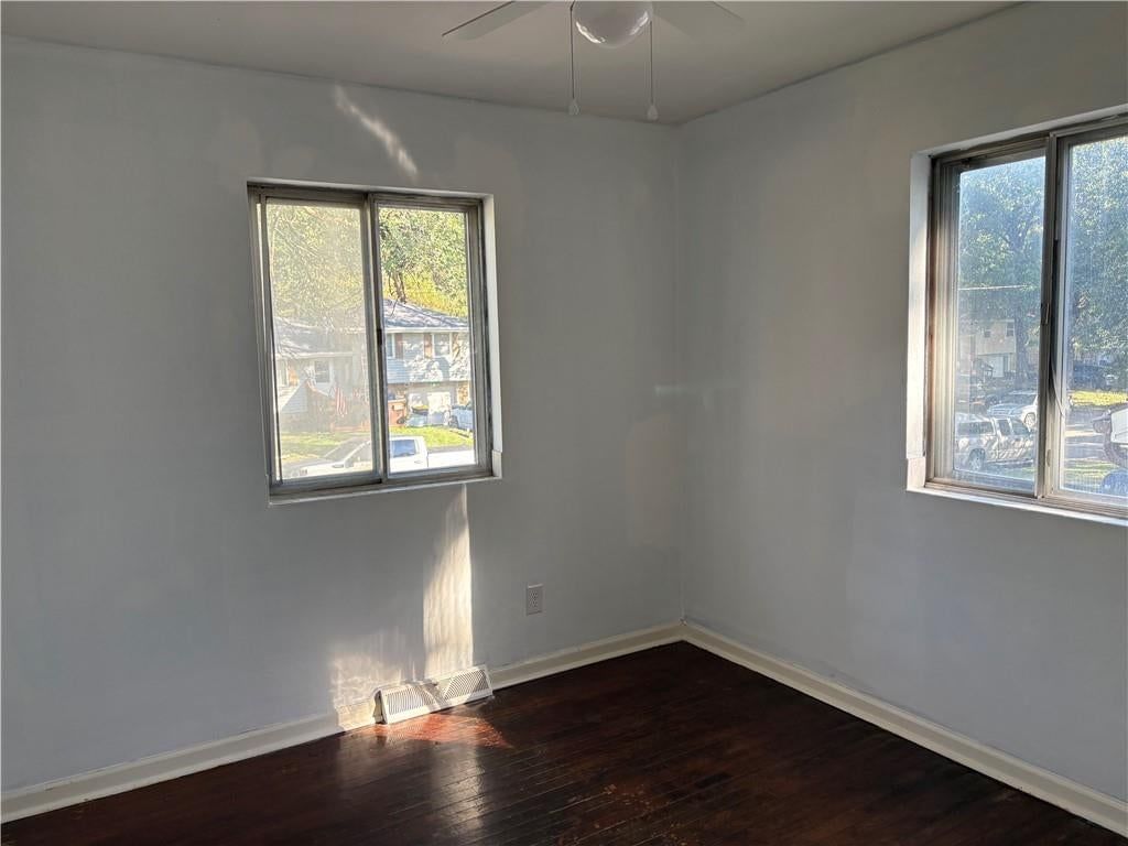 Photo 12 of 19 - 4724 N Bristol Avenue, Kansas City, MO 64117