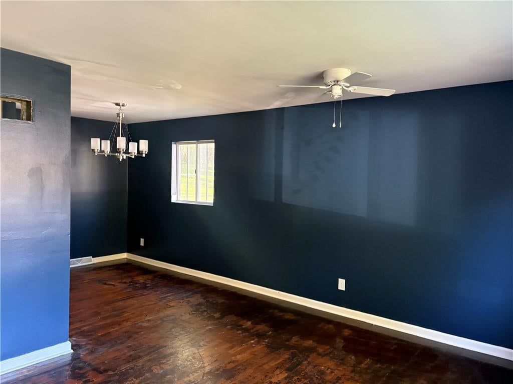 Statement lighting at 4724 N Bristol Avenue, Kansas City, MO 64117