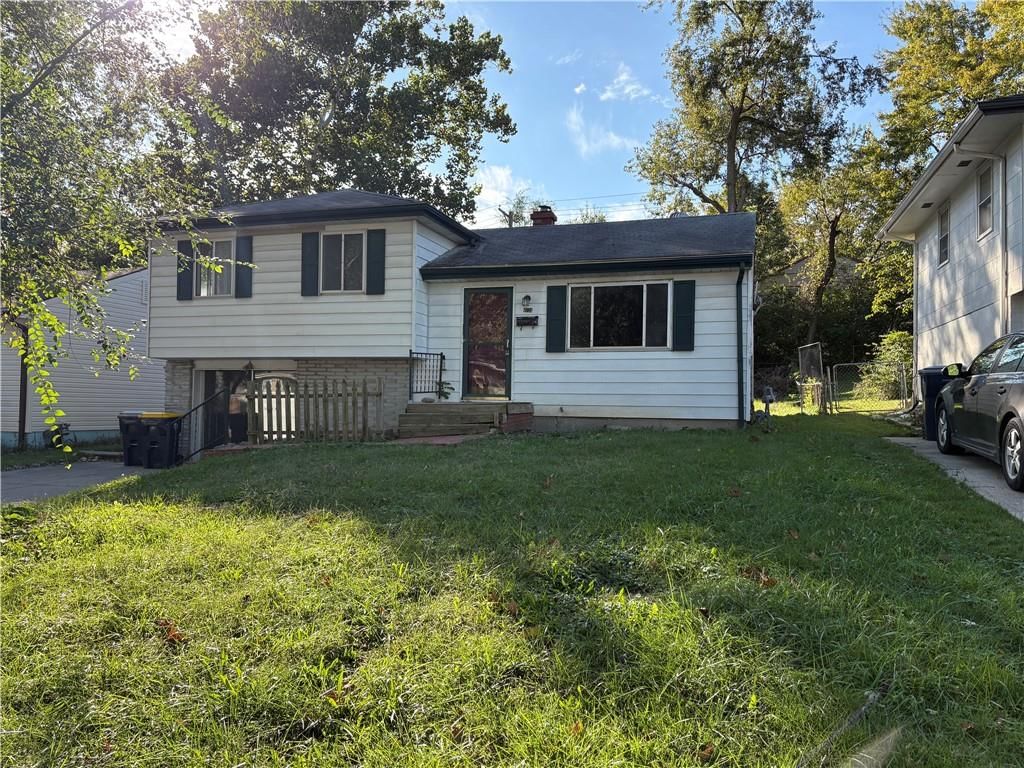 Photo 2 of 19 - 4724 N Bristol Avenue, Kansas City, MO 64117