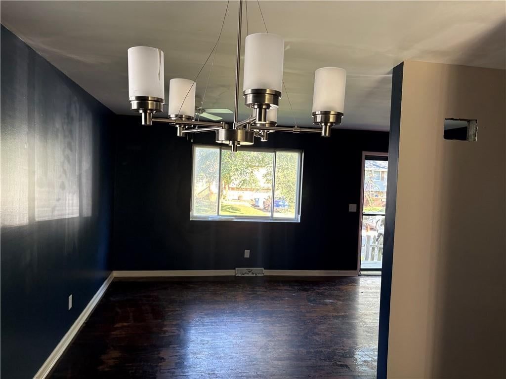 Wall of windows at 4724 N Bristol Avenue, Kansas City, MO 64117