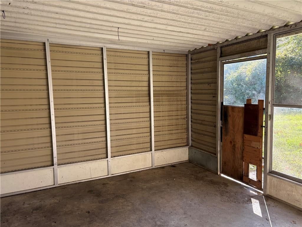 Covered patio at 4724 N Bristol Avenue, Kansas City, MO 64117