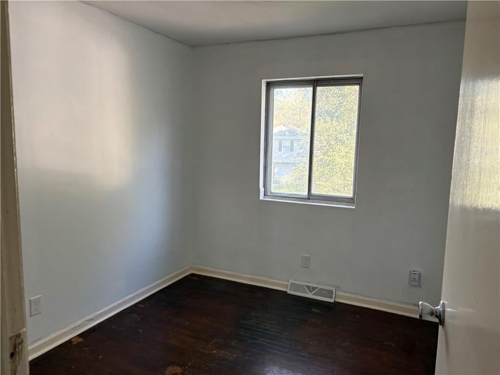 Photo 10 of 19 - 4724 N Bristol Avenue, Kansas City, MO 64117