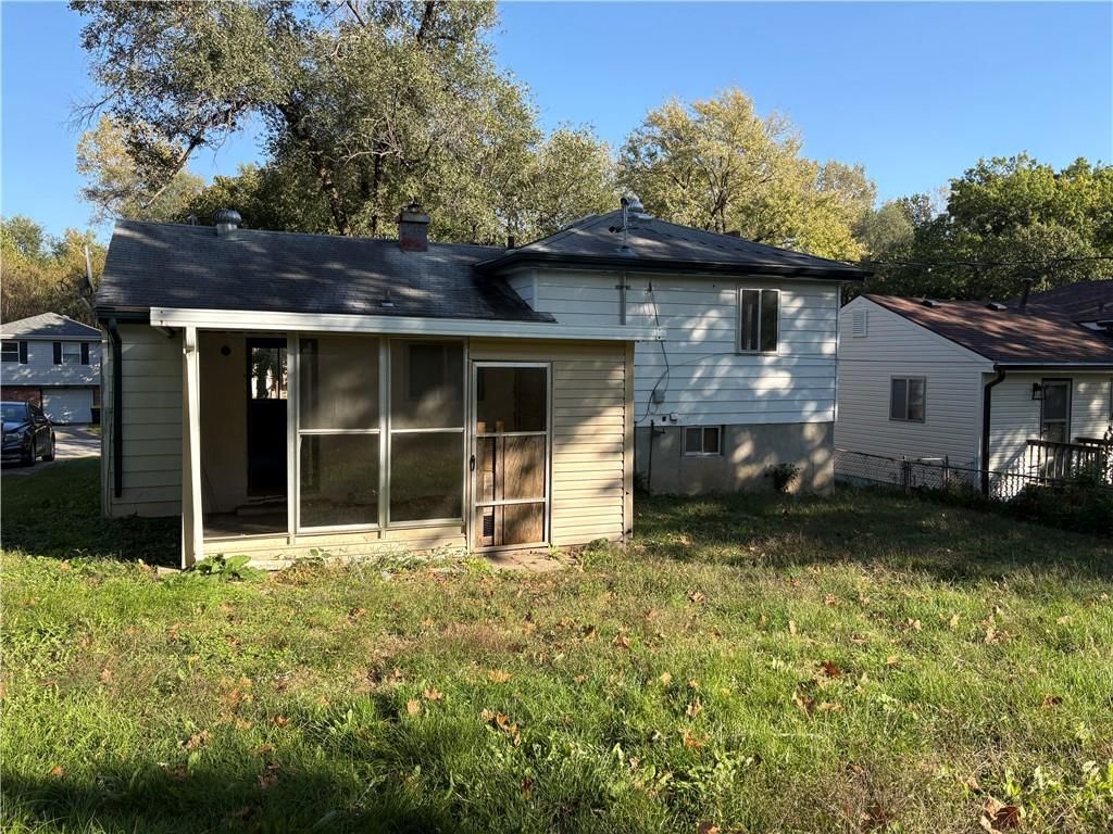 Driveway and flat lot at 4724 N Bristol Avenue, Kansas City, MO 64117