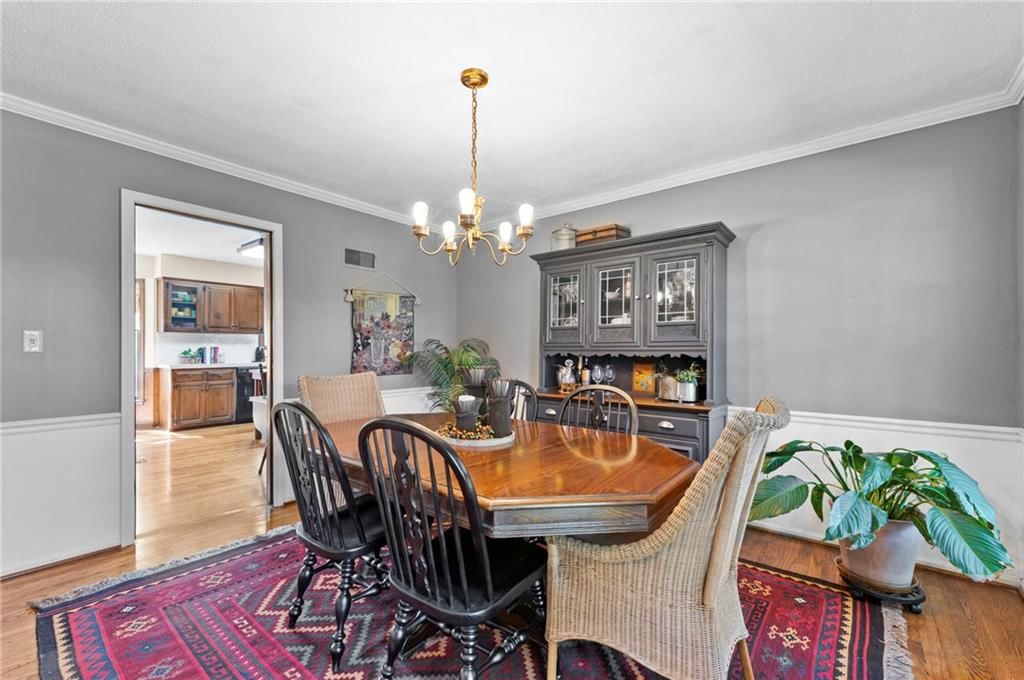 Photo 6 of 38 - 12846 Sagamore Road, Leawood, KS 66209