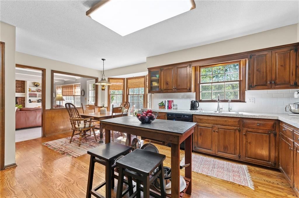 Photo 13 of 38 - 12846 Sagamore Road, Leawood, KS 66209
