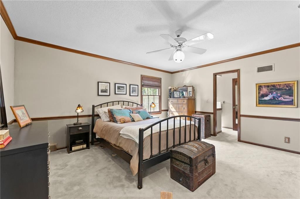 Carpet at 12846 Sagamore Road, Leawood, KS 66209