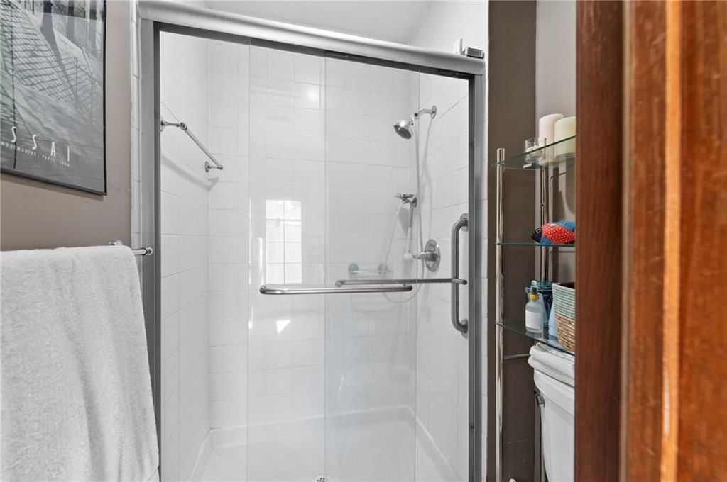Photo 18 of 38 - 12846 Sagamore Road, Leawood, KS 66209