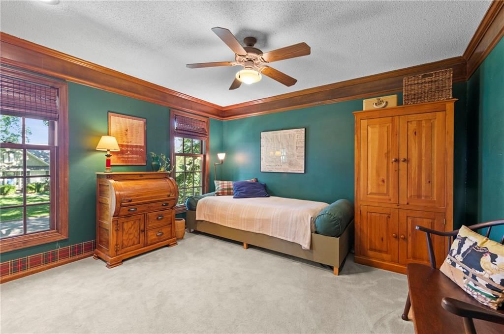 Photo 19 of 38 - 12846 Sagamore Road, Leawood, KS 66209