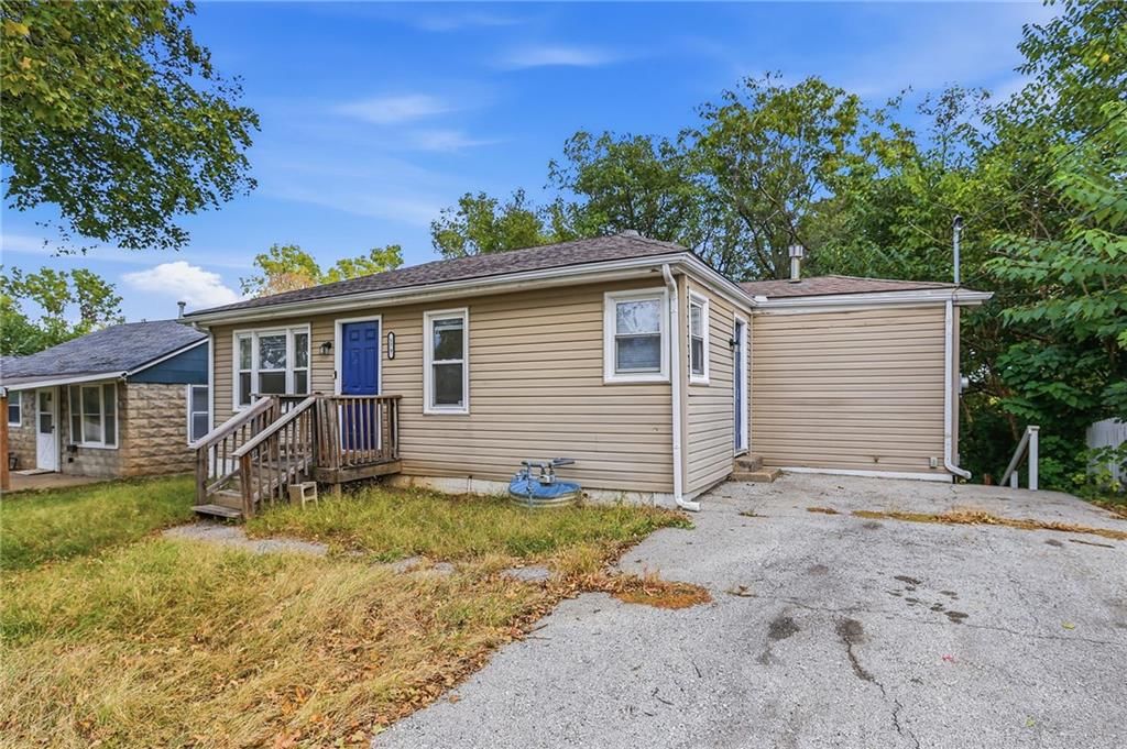 179 Novak Street, Sugar Creek, MO: listing photo 2
