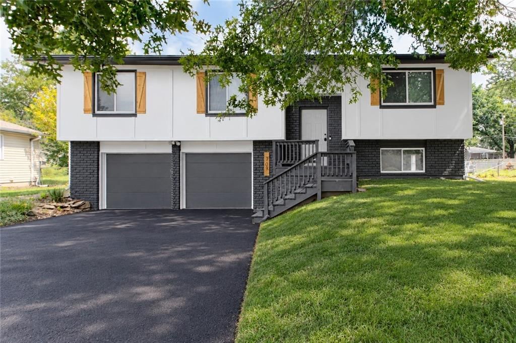 709 S Oak Street — photo 1
