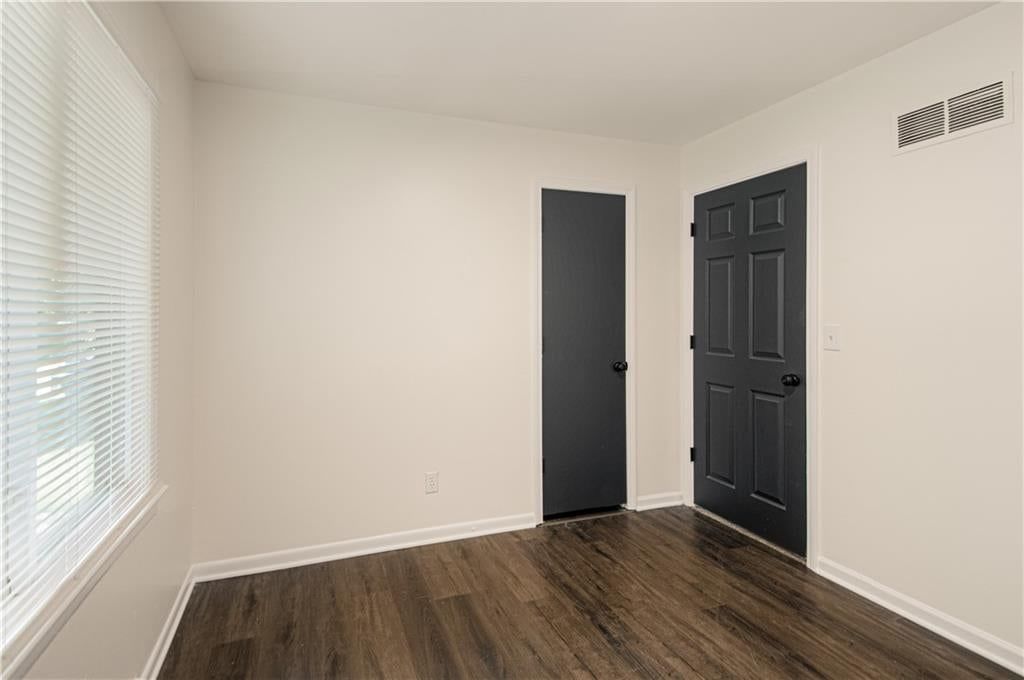709 S Oak Street — photo 18