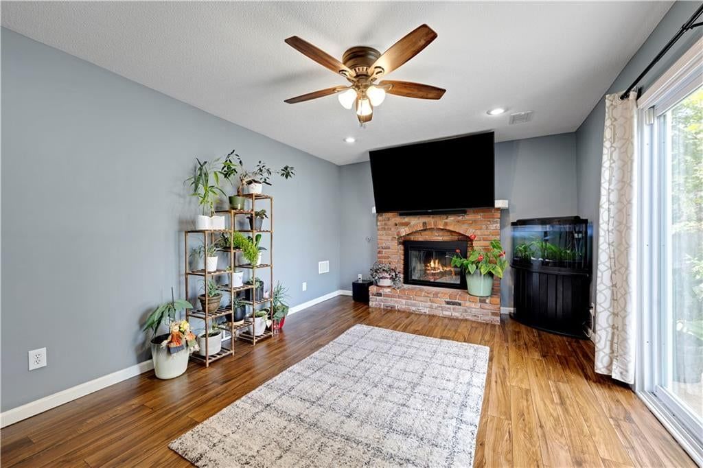 724 Valerie Lane — photo 15
