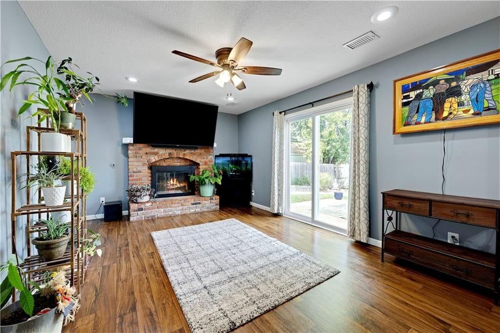 724 Valerie Lane — photo 16