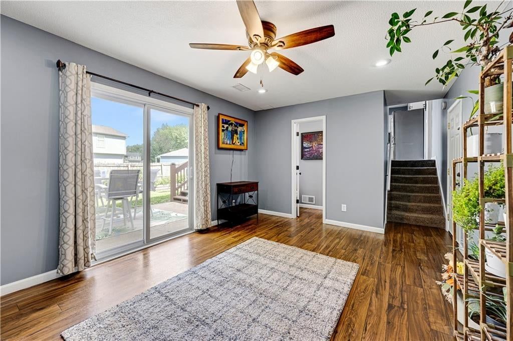 724 Valerie Lane — photo 17