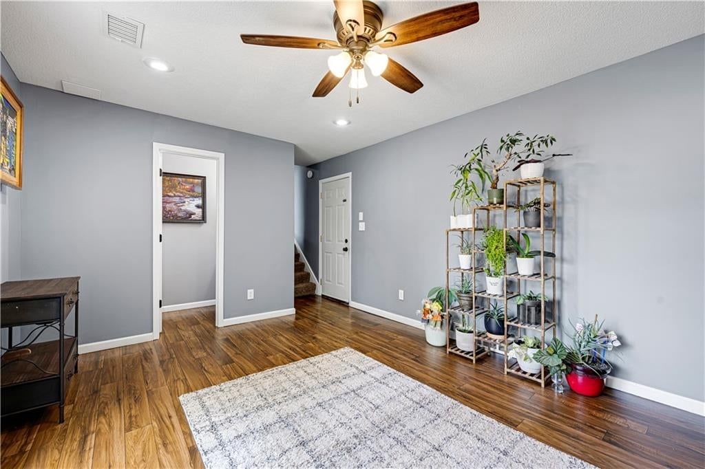 724 Valerie Lane — photo 18