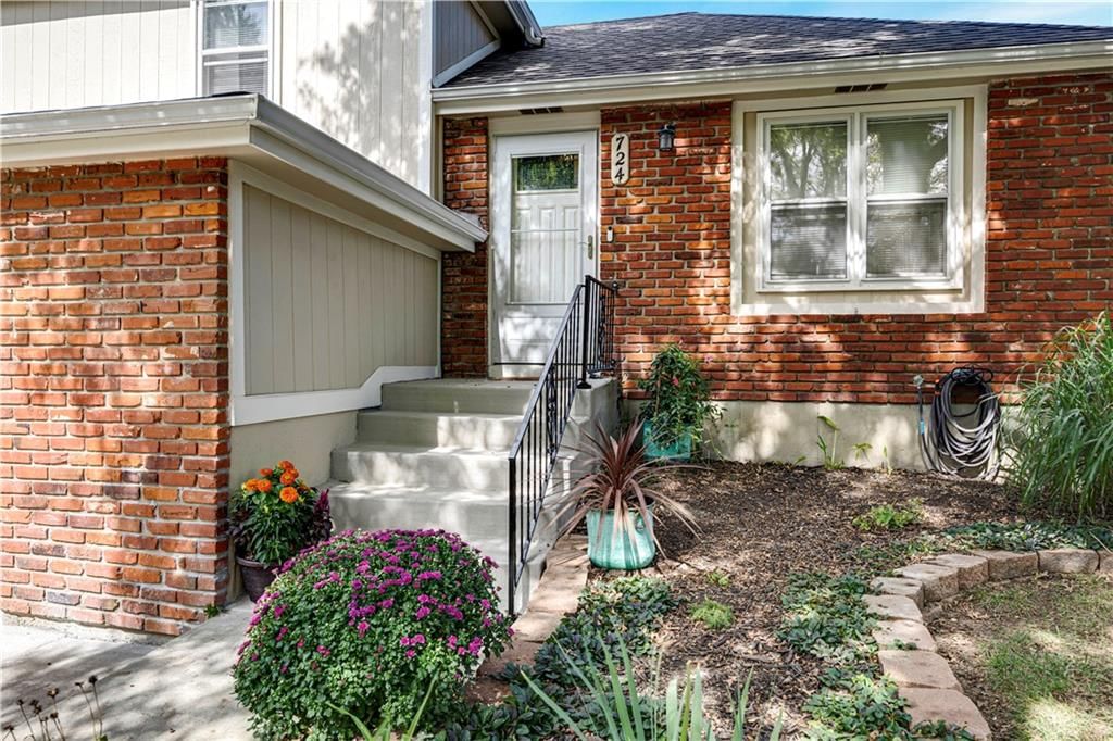 724 Valerie Lane — photo 25