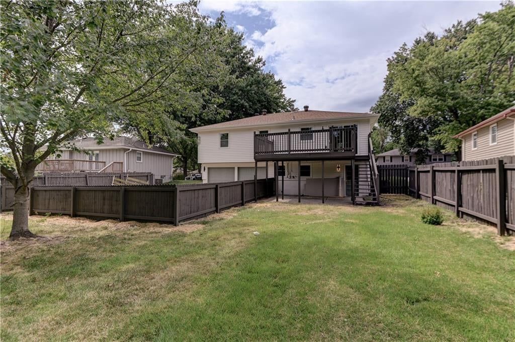 305 Sharon Drive — photo 2