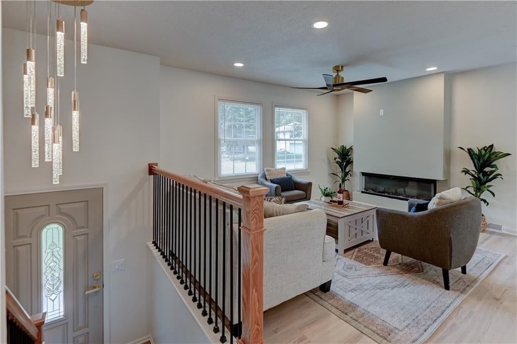305 Sharon Drive — photo 3