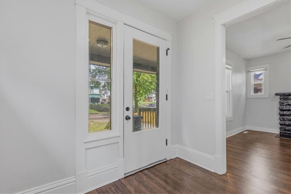 3249 Lockridge Avenue — photo 2