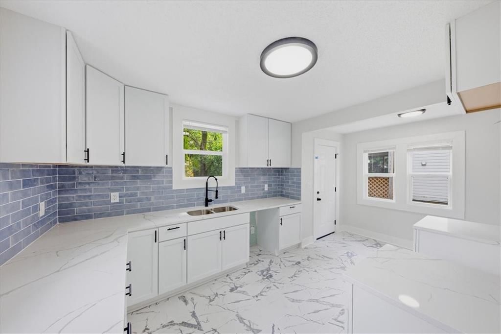 3249 Lockridge Avenue — photo 11