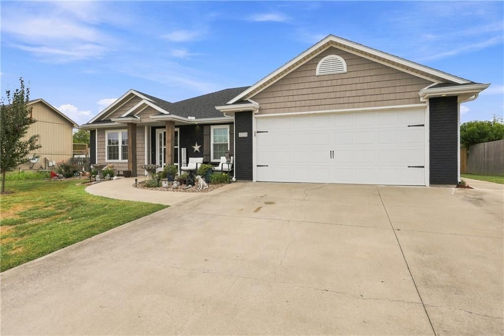 409 SW Cross Creek Drive — photo 2