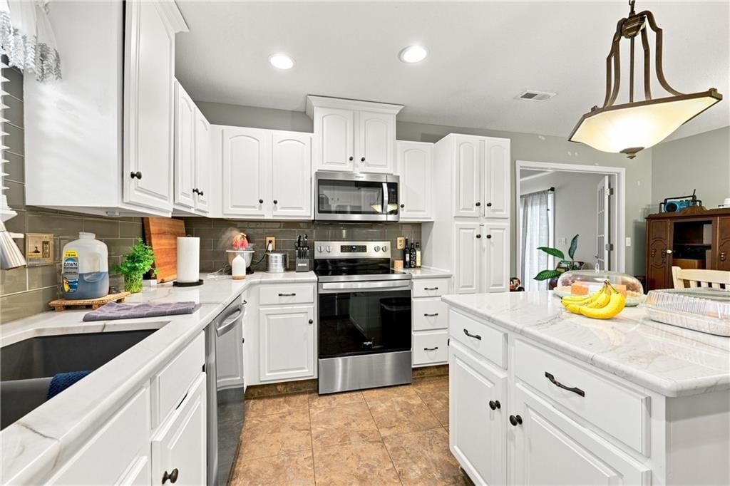 409 SW Cross Creek Drive — photo 9