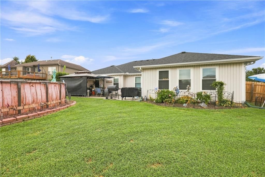 409 SW Cross Creek Drive — photo 29