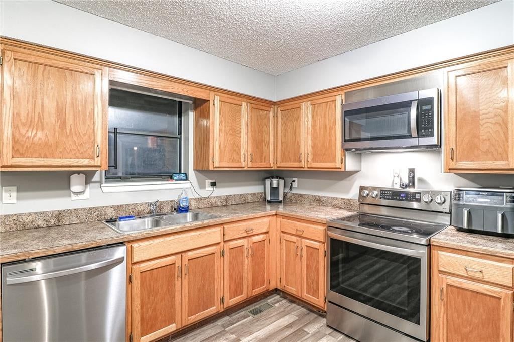303 E Arctic Street — photo 10