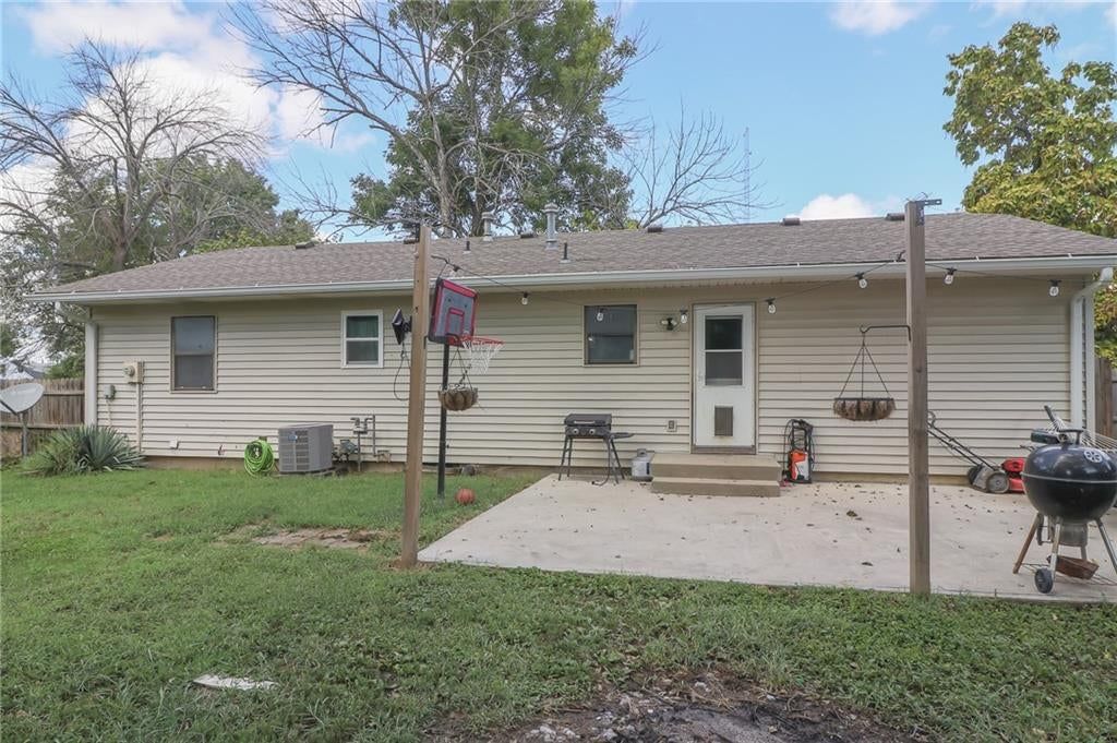 303 E Arctic Street — photo 17