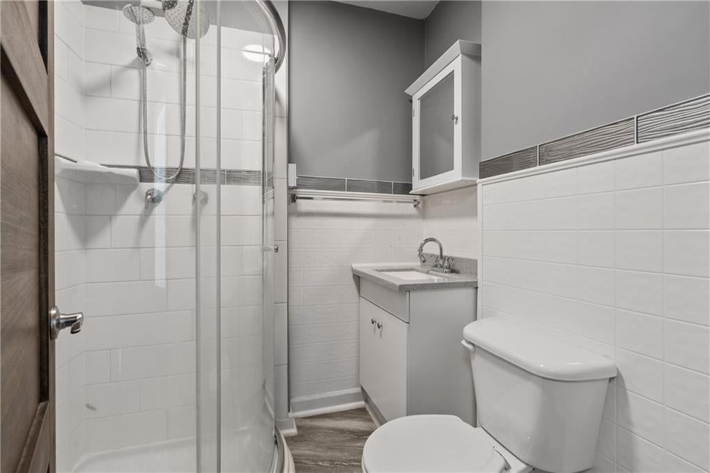 3435 Anderson Avenue — photo 17