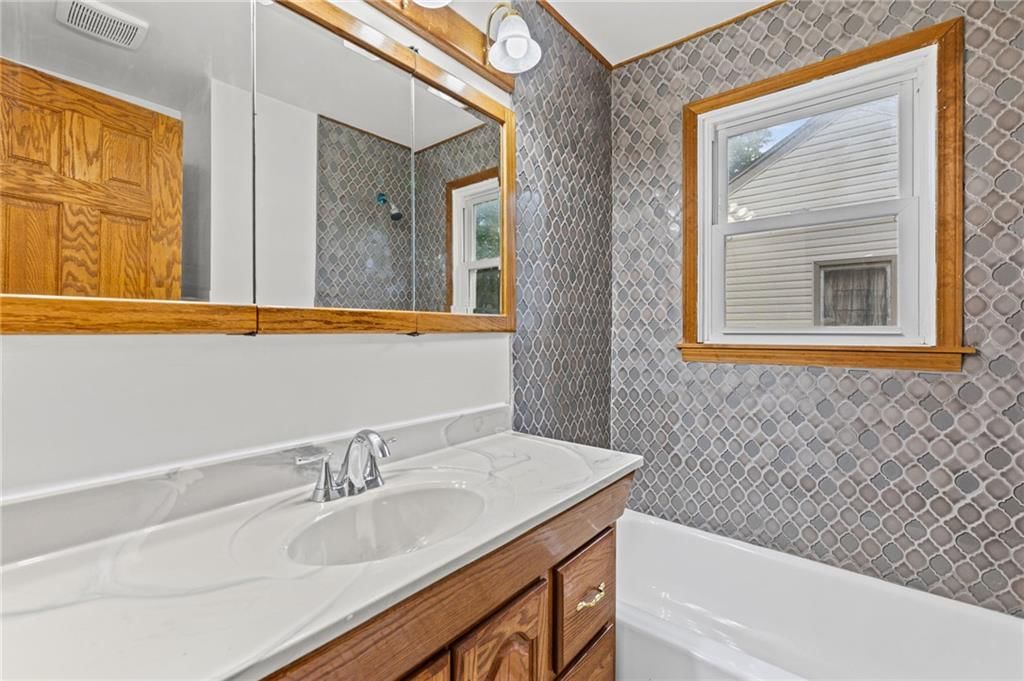 6318 Bellefontaine Avenue — photo 13