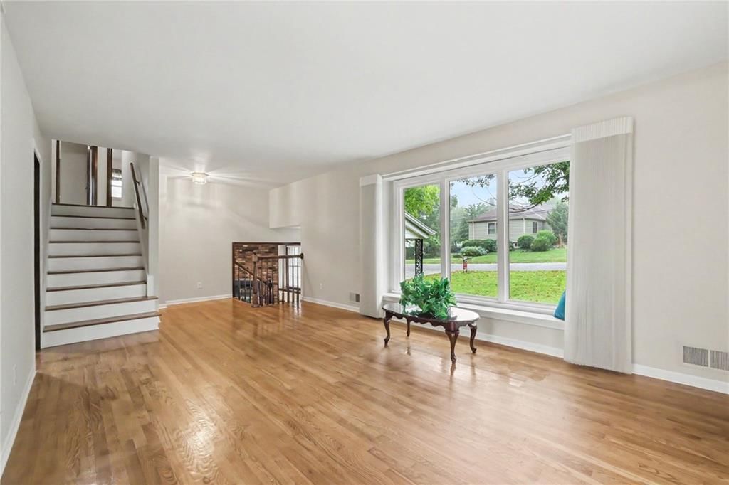 9915 Belleview Avenue — photo 9
