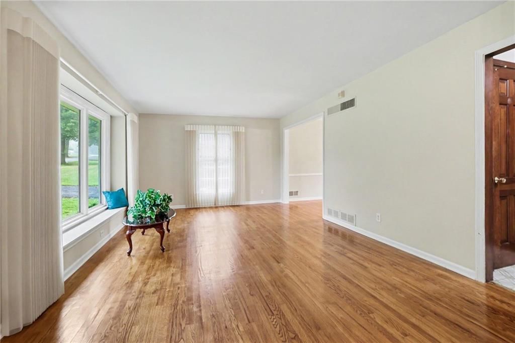 9915 Belleview Avenue — photo 10