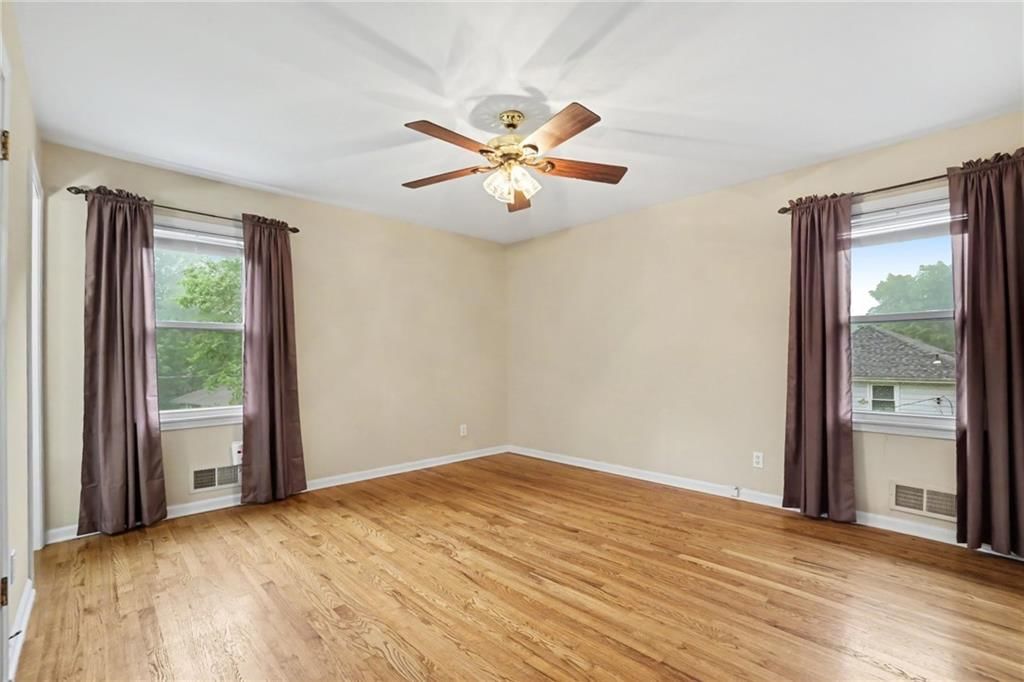 9915 Belleview Avenue — photo 25