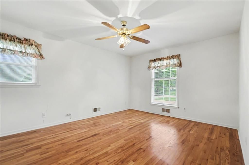 9915 Belleview Avenue — photo 29