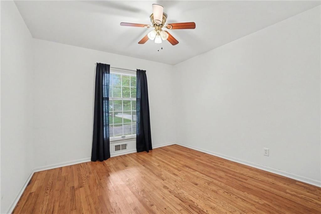 9915 Belleview Avenue — photo 32