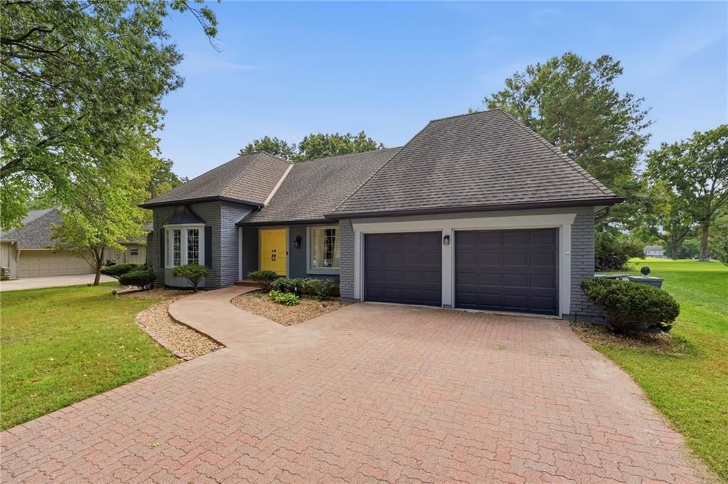12724 Overbrook Road, Leawood, KS: listing photo 3