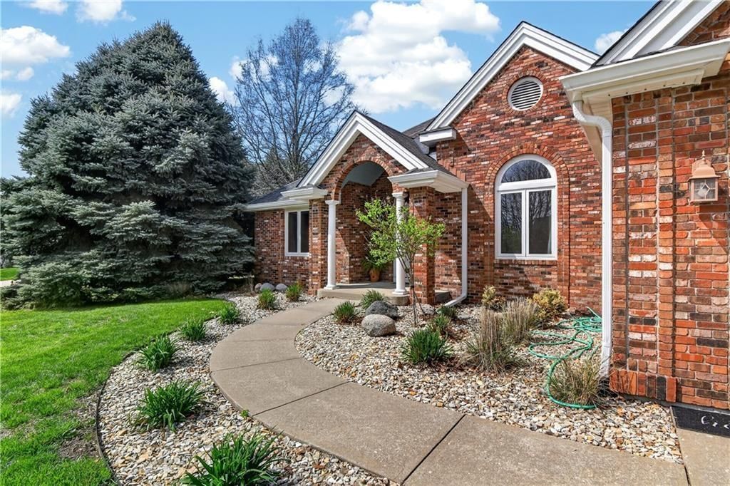1504 Hillcrest Court — photo 1